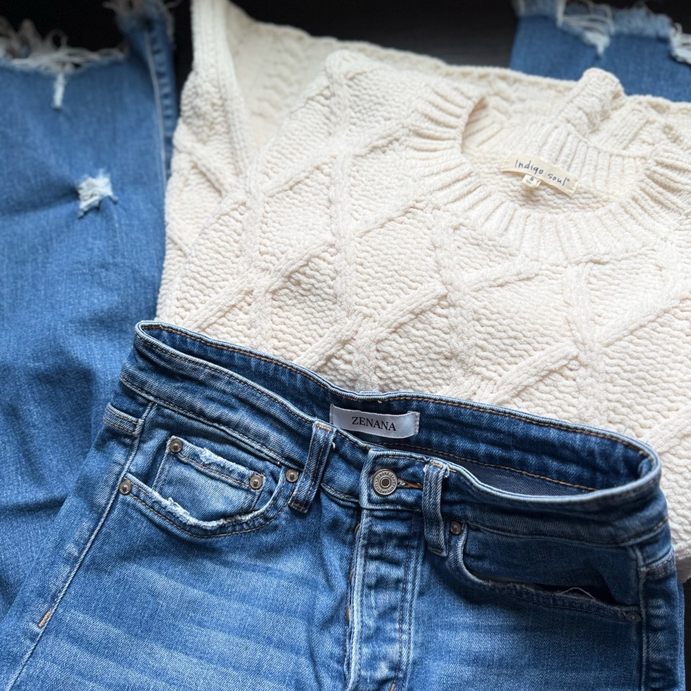 Zenana Distressed Straight Leg Jeans High Rise Raw Hem Size 26 - Picture 5 of 12